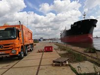 Onze zuigwagen in actie in de haven van Antwerpen!