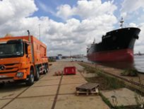 Onze zuigwagen in actie in de haven van Antwerpen!